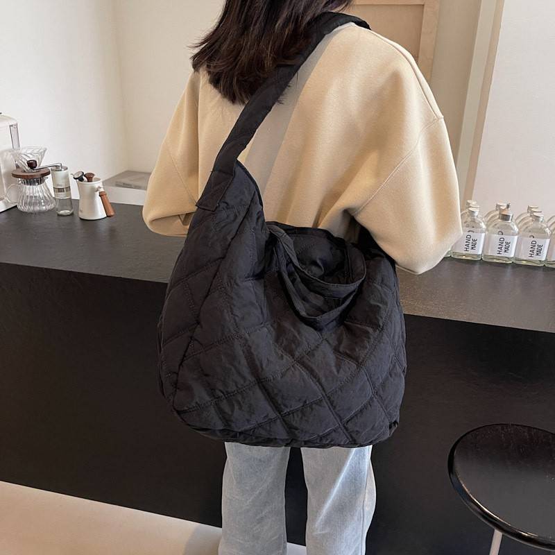 包包女秋冬潮牌云朵褶皱大包个性小众菱格大容量托特包复古斜挎包