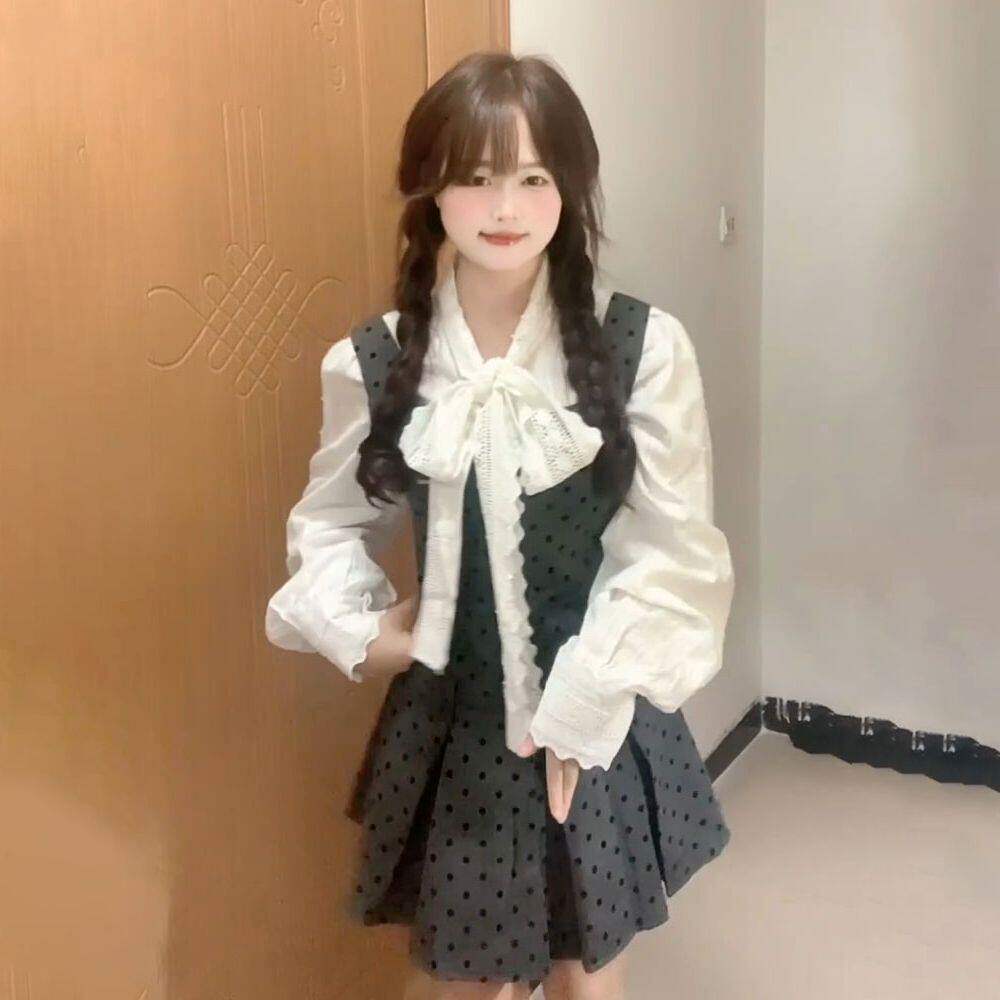 秋季甜妹一整套穿搭蝴蝶结刺绣衬衫女学生叠穿波点包臂背心连衣裙