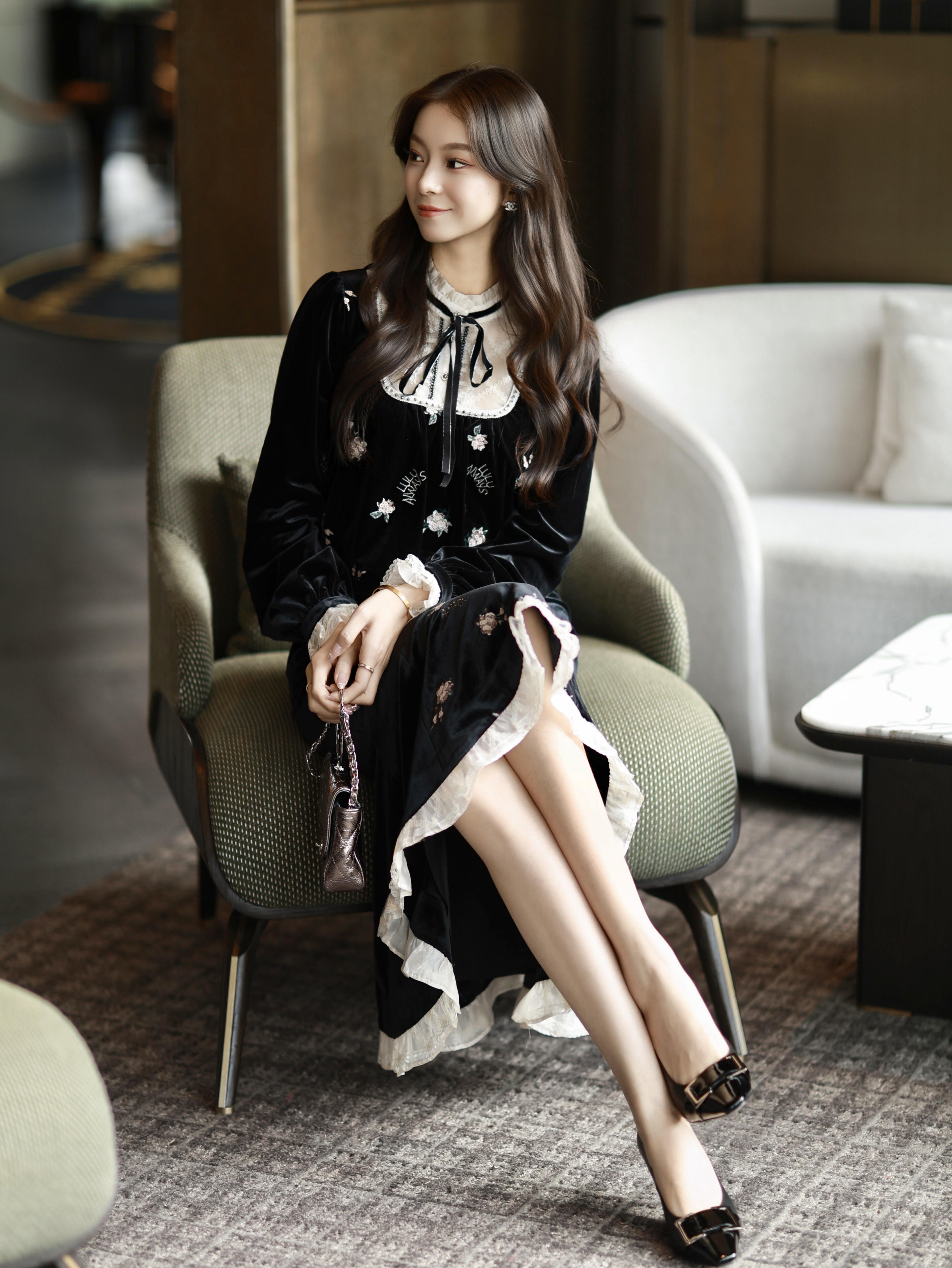 星研露露2025年秋新款法式复古蕾丝拼接衬衫女宽松显瘦百搭