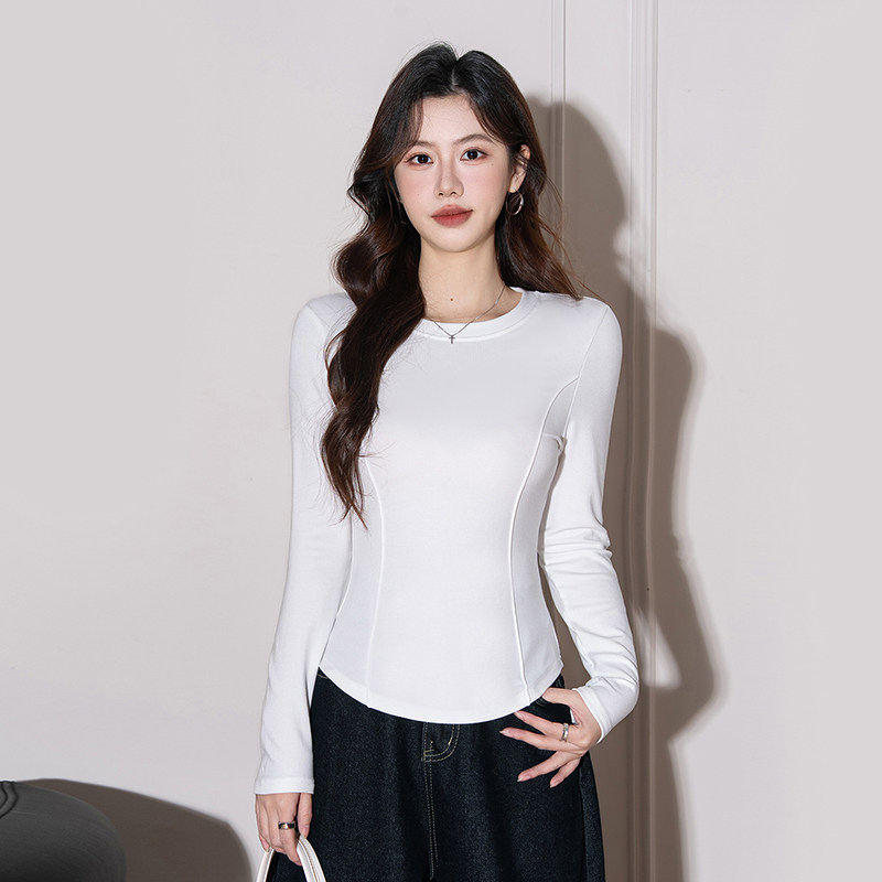 白色圆领打底衫女冬季内搭2025年新款弧形下摆设计感紧身长袖上衣