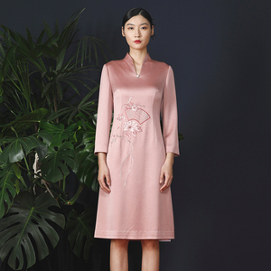 戴布拉芬品牌新款春季小立领钻扣装饰设计时尚大气刺绣连衣裙女
