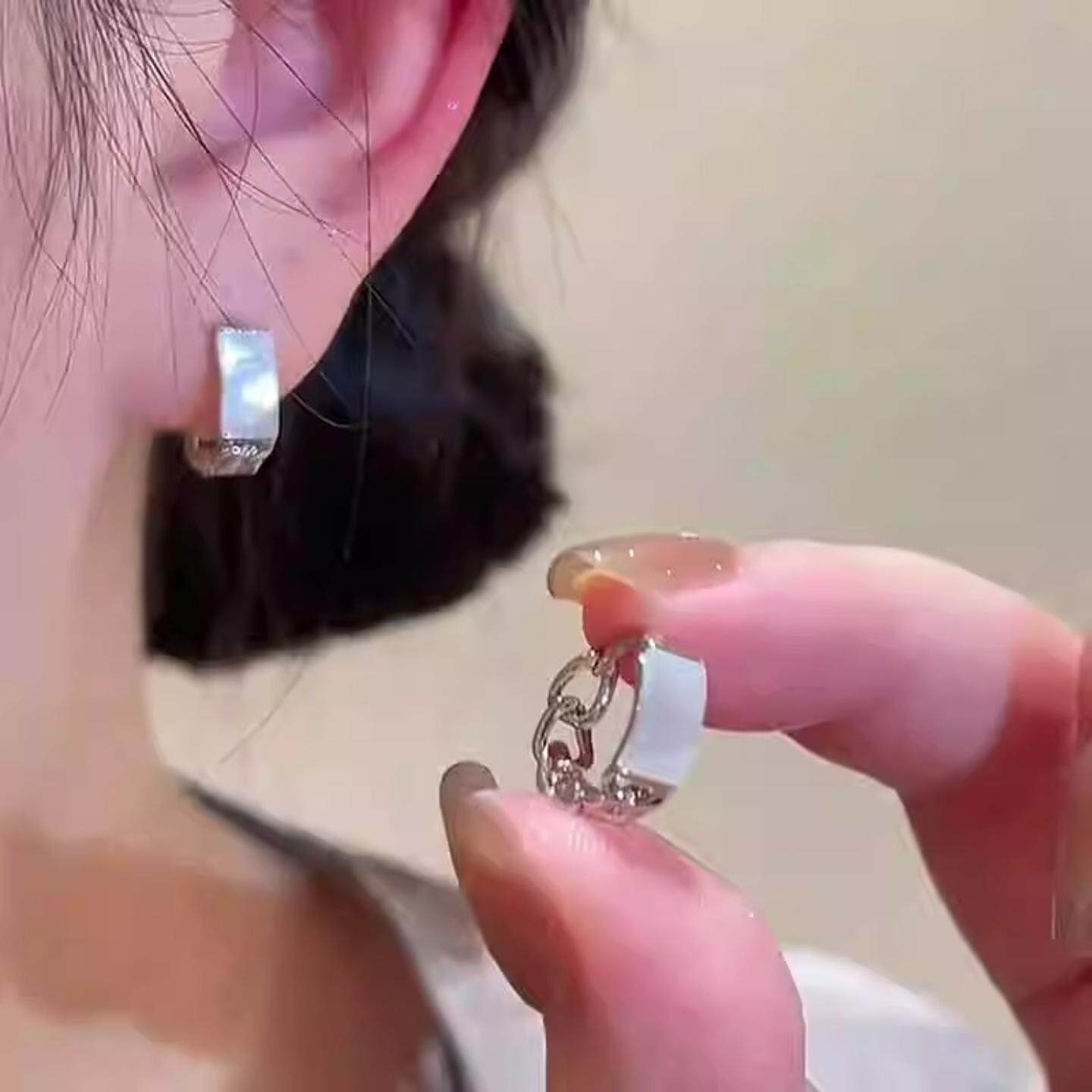 方形白贝壳链条耳扣式耳环高级感