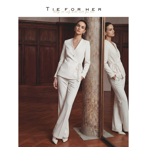 TieForHer 【新闻女王】奶昔白无领系带外套直筒裤西装套装女新品