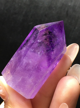 天然紫水晶单尖柱摆件彩虹紫色原石打磨单尖六棱柱桌面摆件