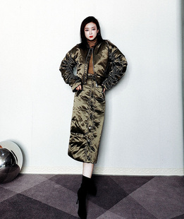 新款小众设计女士羽绒服军绿色飞行夹克外套白鹅绒半身裙两件套