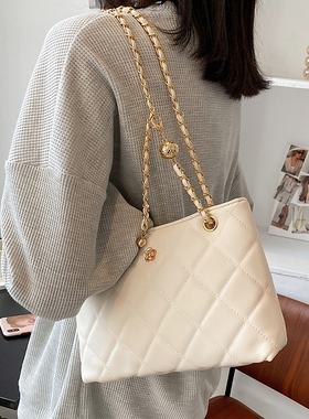 包包女式2025新款冬腋下高端大气链条通勤超火白色休闲单肩斜挎包