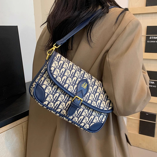 腋下包包女式2025手机包斜挎小方包高级感老花字母矮个子单肩包