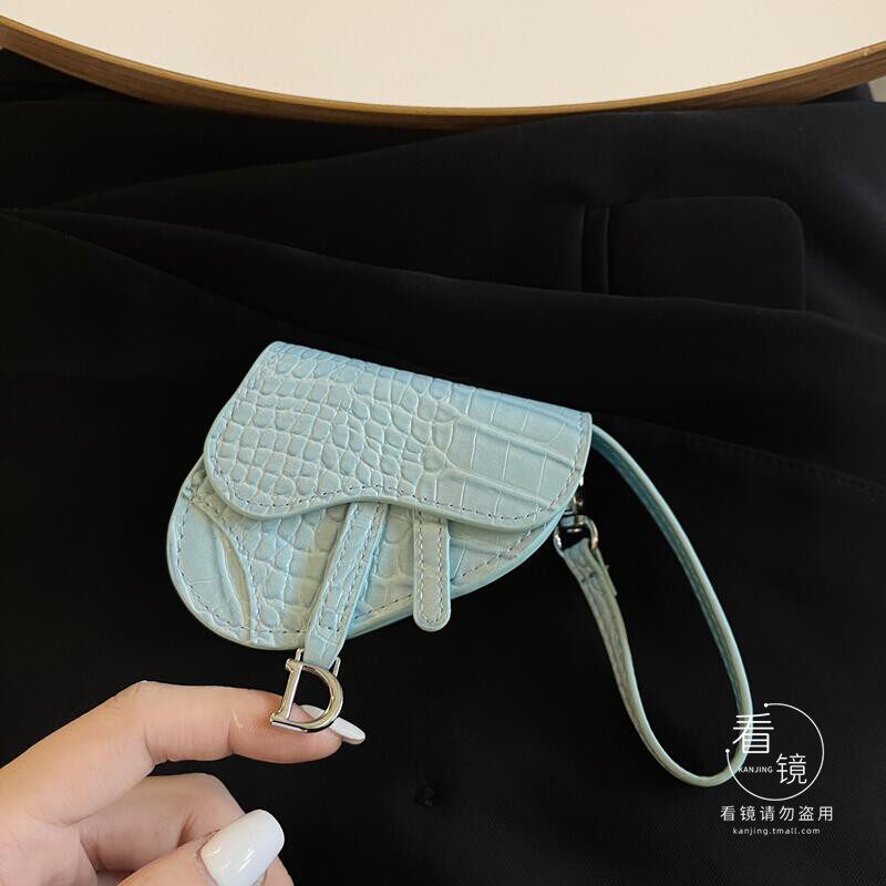 马鞍包包D鳄鱼纹适用苹果AirPodspro3保护套airpods4苹果无线蓝牙耳机套AirPods3皮革网红女个性pro2代创意壳