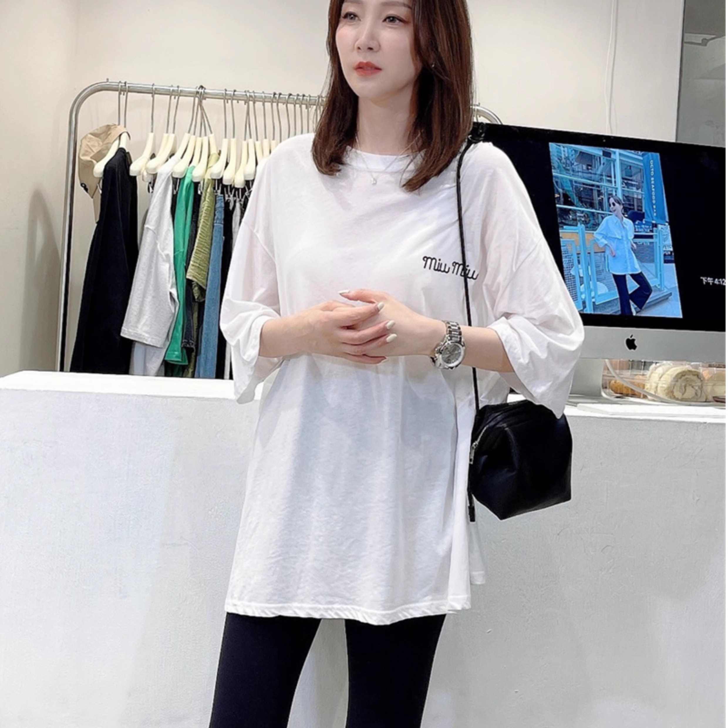 清仓现货简约字母半袖开叉T恤女