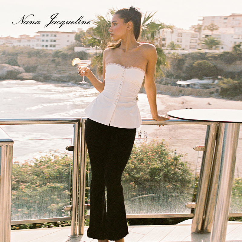 后中隐拉 褶皱设计 飞翘下摆