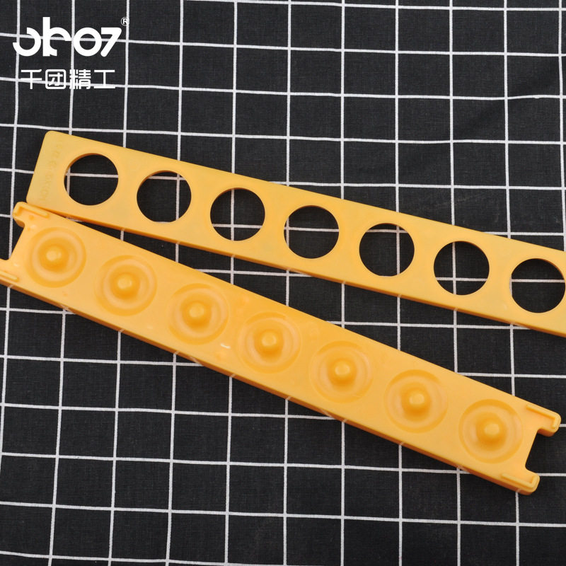 烘焙工具塑料加厚6孔中号