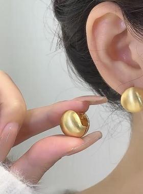 法式简约金色拉丝耳扣2025年新款高级感气质耳环女设计感秋冬耳饰