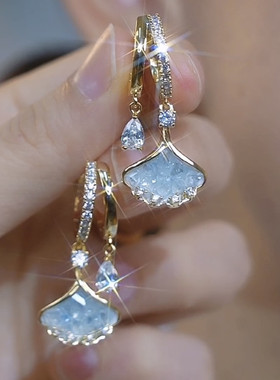 蓝色银杏叶镶钻耳环高级感网红爆款百搭耳扣气质圆脸显瘦耳钉耳饰