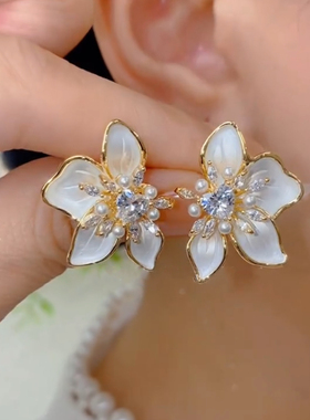s925银针耳饰白色海棠花耳钉小众设计感精致法式复古耳环气质耳饰