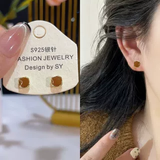 轻奢高级感精致小巧琥珀色耳环