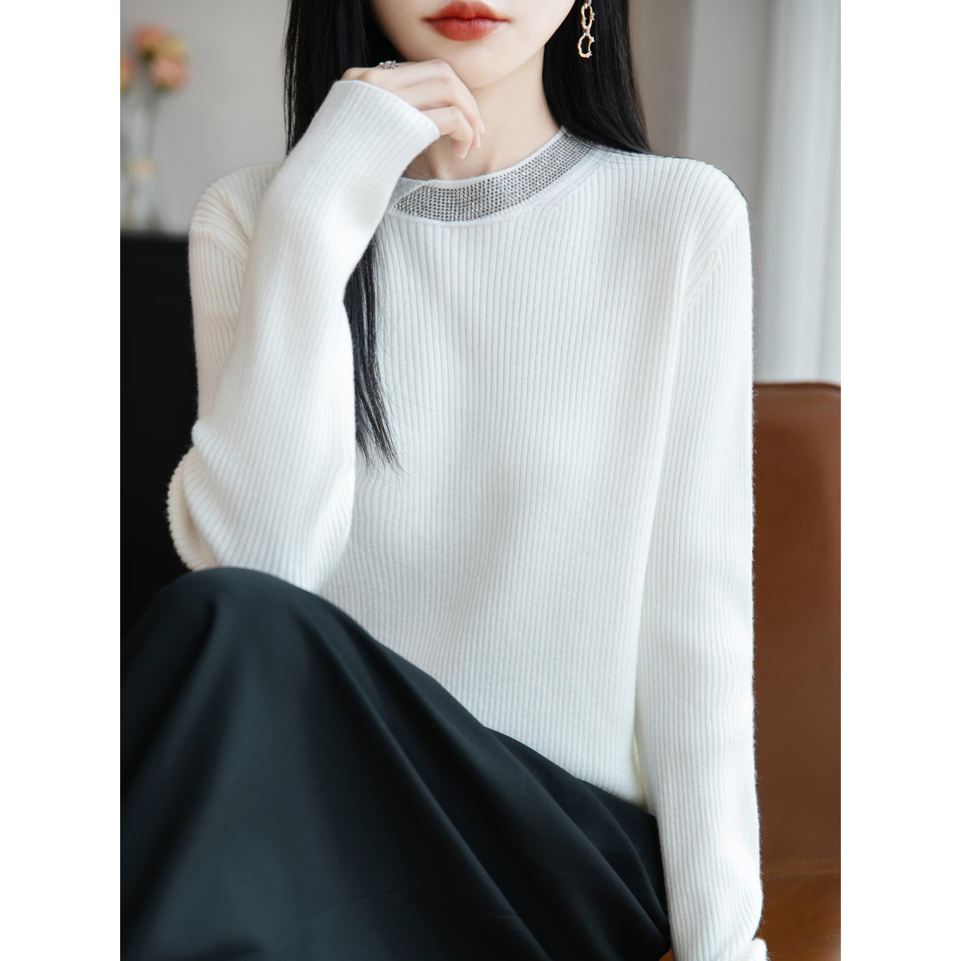 ROUMIKL重工烫钻坑条针织打底衫女2025秋冬新长袖修身保暖内搭miu