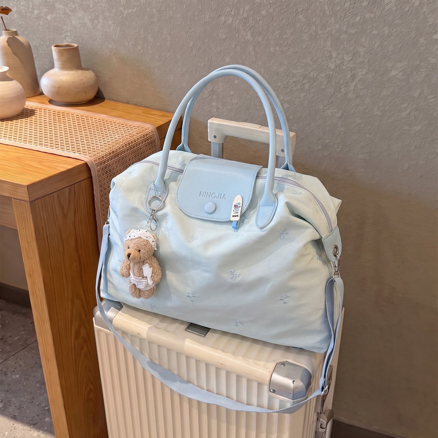 高颜值浅蓝色大容量旅行包女可斜挎轻便百搭短途出差行李包收纳包