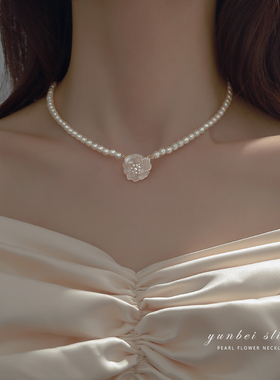 山茶花蝴蝶轻奢女款锁骨链小众优雅项链