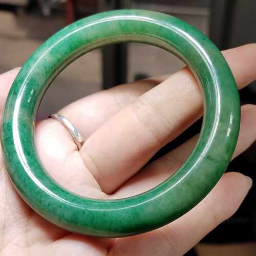 独山玉鲜绿辣绿圆条手镯55内径天然玉镯南阳玉原石精工手工制作