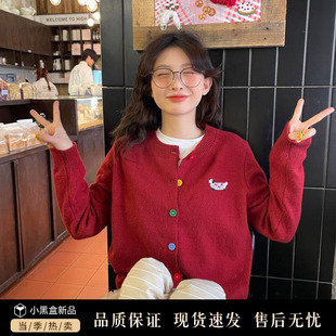 安克拉红圆领刺绣针织开衫女装外搭2024秋冬毛衣外套慵懒长袖上衣