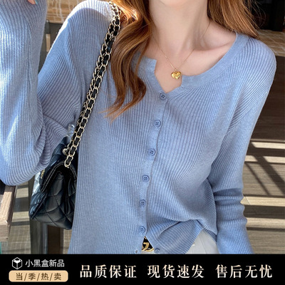 蓝色V领针织修身外搭小开衫