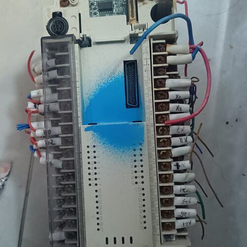 议价FX2N-48MR-001PLC如图，端子生锈，可维修