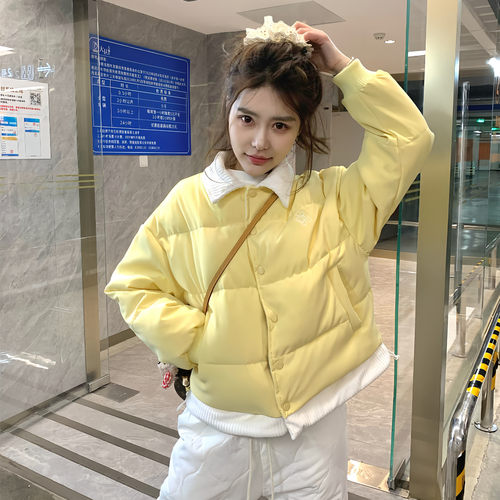 奶黄色撞色假两件翻领羽绒棉服
