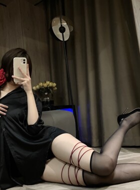 环绕腿精性感一体绑带袜子纯欲红色过膝长筒大腿袜红黑撞色吊带袜
