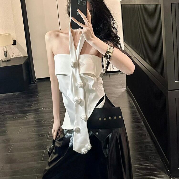 高级感轻奢独特无袖白色挂脖背心抹胸气质显瘦上衣2026夏时尚新款