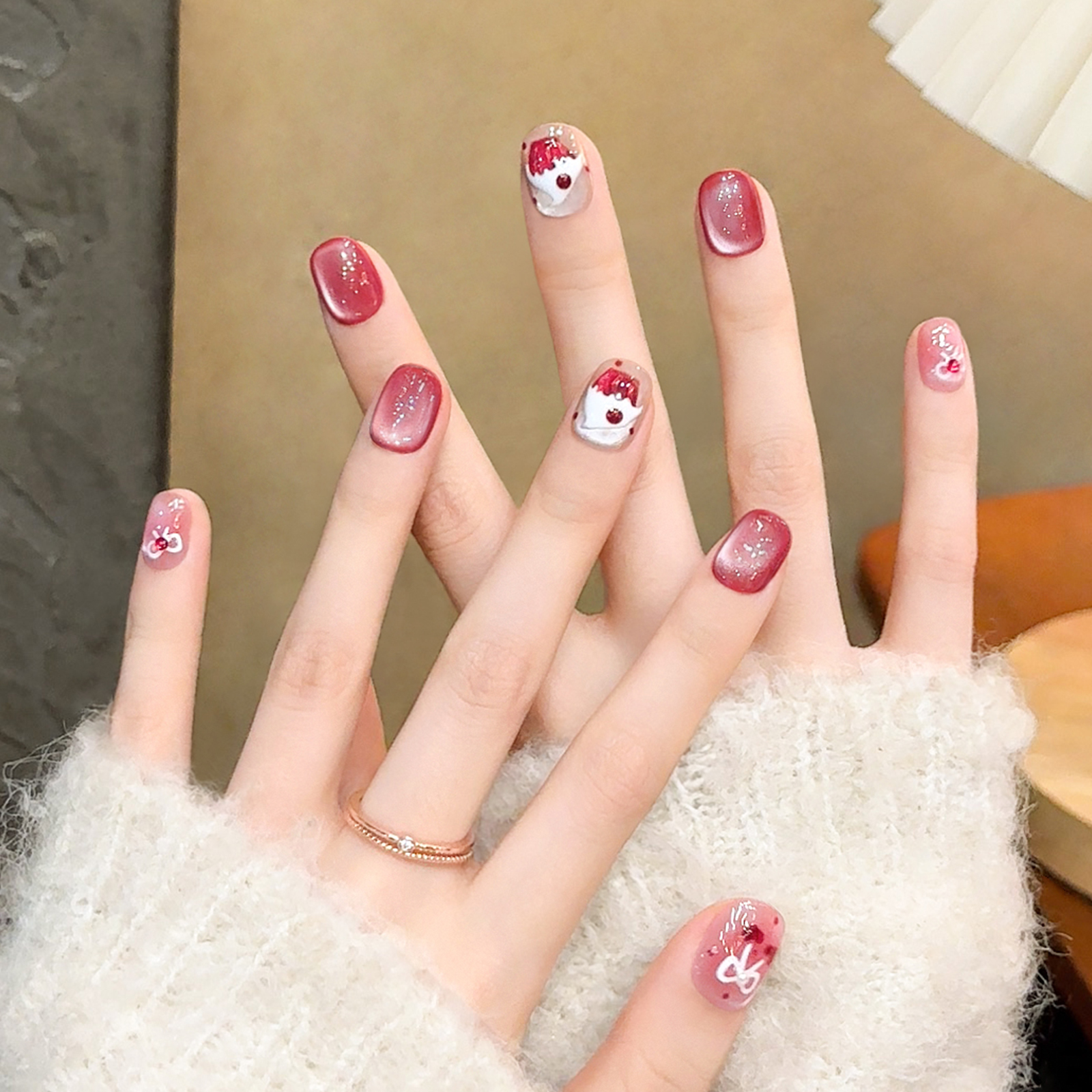 2025新年红色猫眼手工圣诞穿戴甲