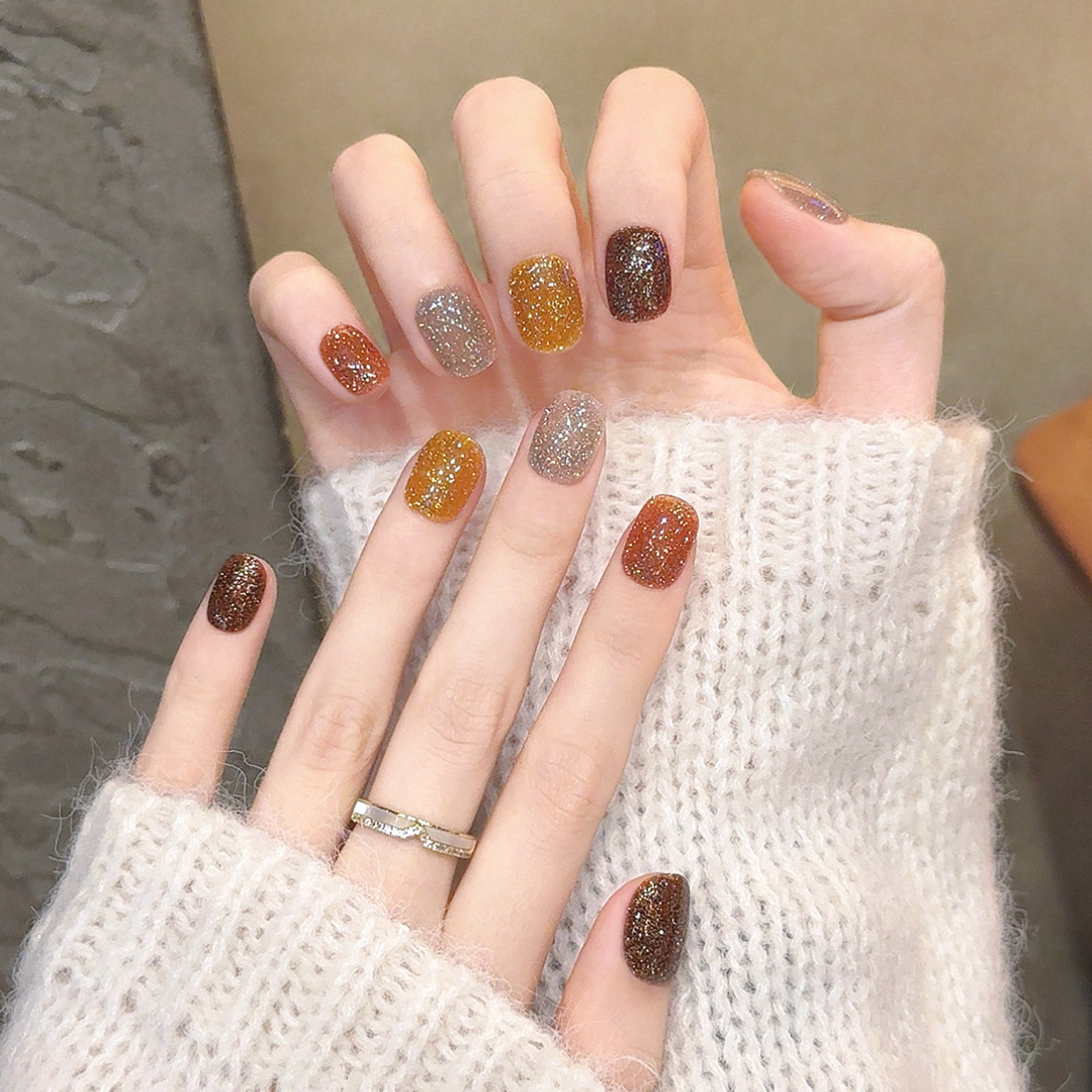秋冬焦糖棕咖色纯手工穿戴甲短款美甲贴片细闪美拉德显白豆豆甲片