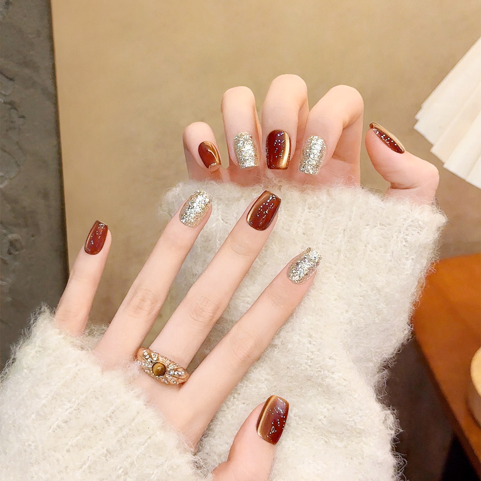 棕咖猫眼秋冬穿戴甲短款手工美甲