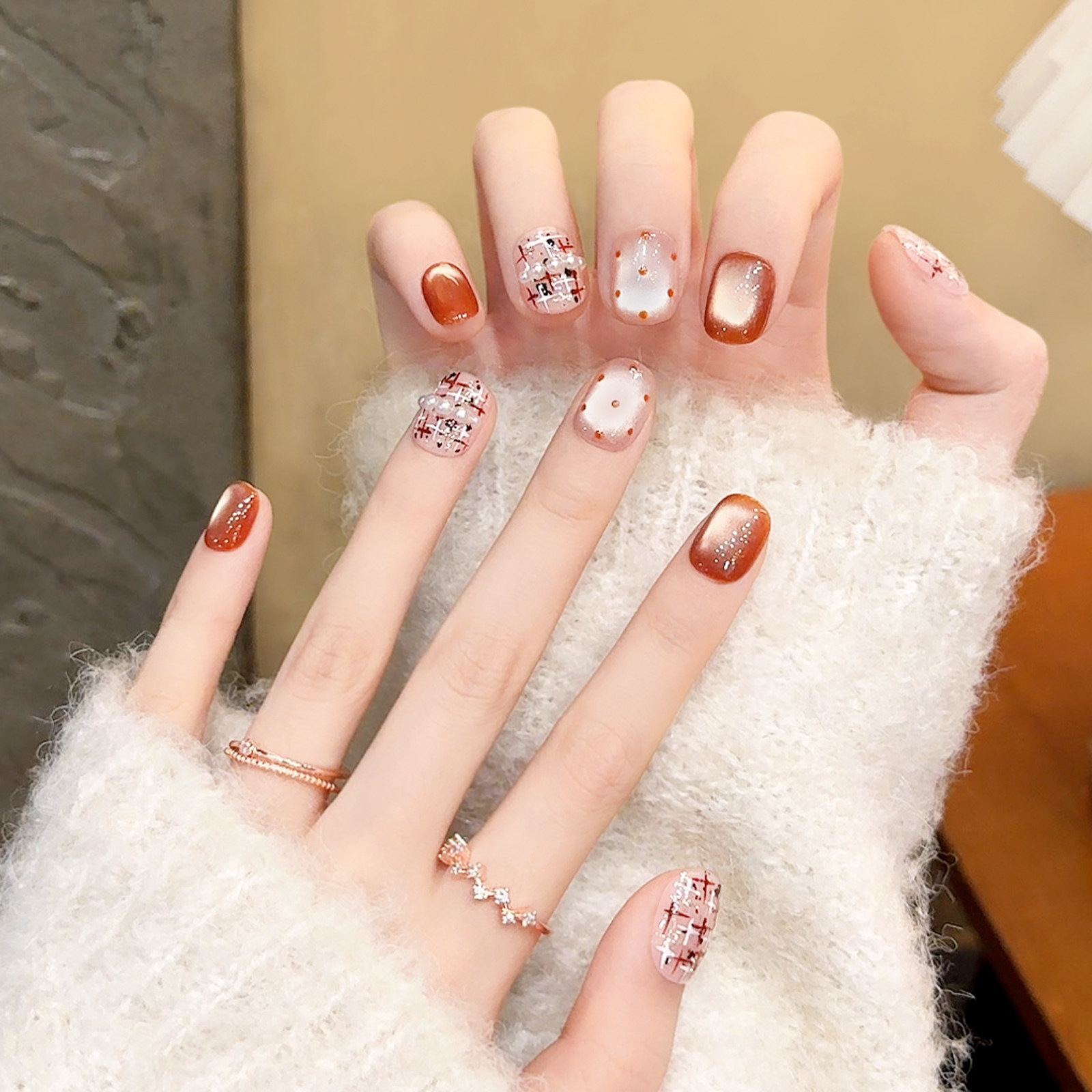 秋冬小香风手工穿戴甲短款咖色猫眼波点美甲2026新年豆豆指甲贴片,彩妆/香水/美妆工具,穿戴甲/甲片,淘宝优惠券,粉丝福利购,淘宝优惠卷