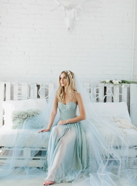 火爆热卖欧美风格蓝色简约款婚礼面纱两米长单层唯美仅头纱拖尾