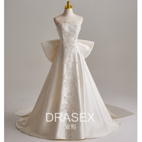 苏州虎丘抹胸缎面绝美出门轻婚纱