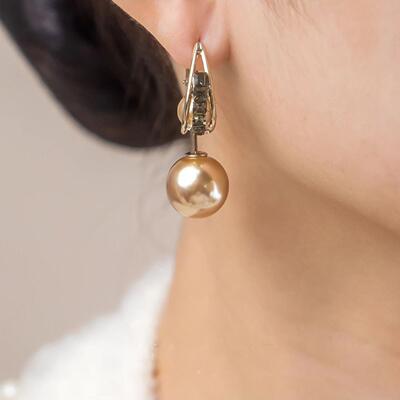 一款多戴咖色珍珠锆石耳环轻奢