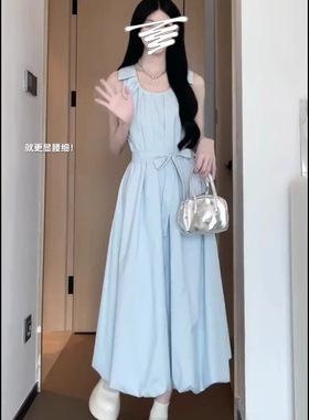 今年流行的漂亮裙子别致百褶花苞长裙设计感小众背心连衣裙夏蓝色