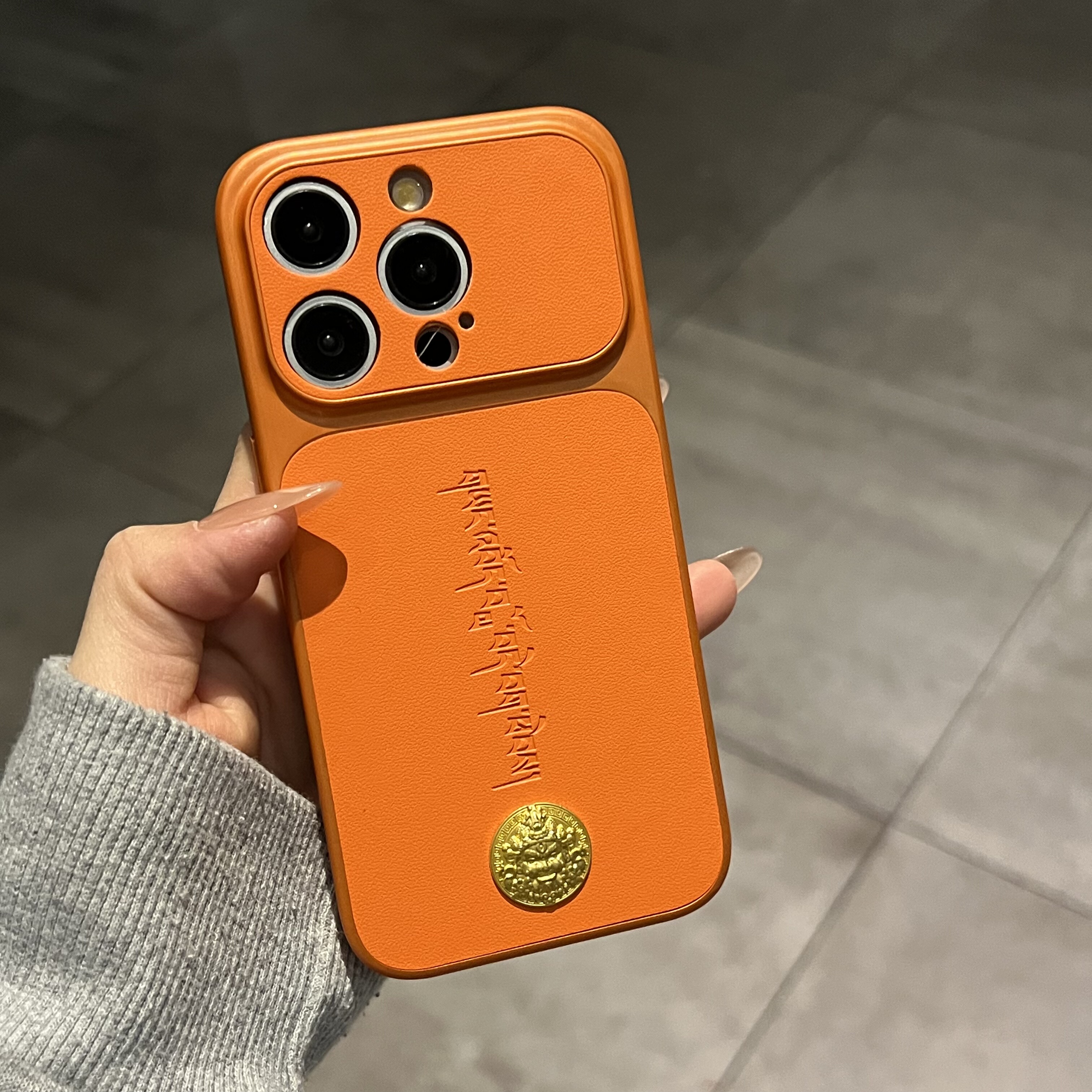 新款黄财神皮质手机壳iPhone18promax秒变大视窗17promax个性16pro男女款15pro全包14/13简约新款17pro保护套