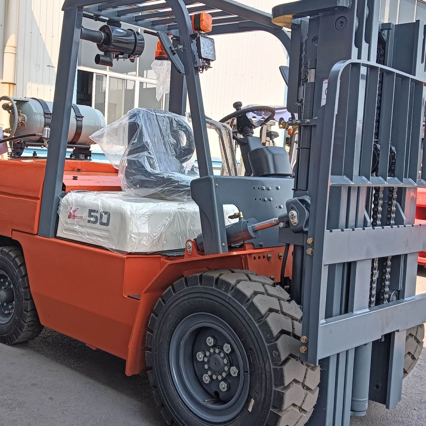 跨境柴油叉车3吨5吨LPG叉车2.5吨两驱四轮搬运堆卸起重液压汽叉车