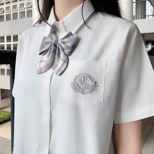 原创设计风刺绣短袖奶白色jk制服