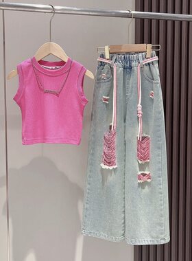 甜酷女孩破洞牛仔裤粉色运动背心