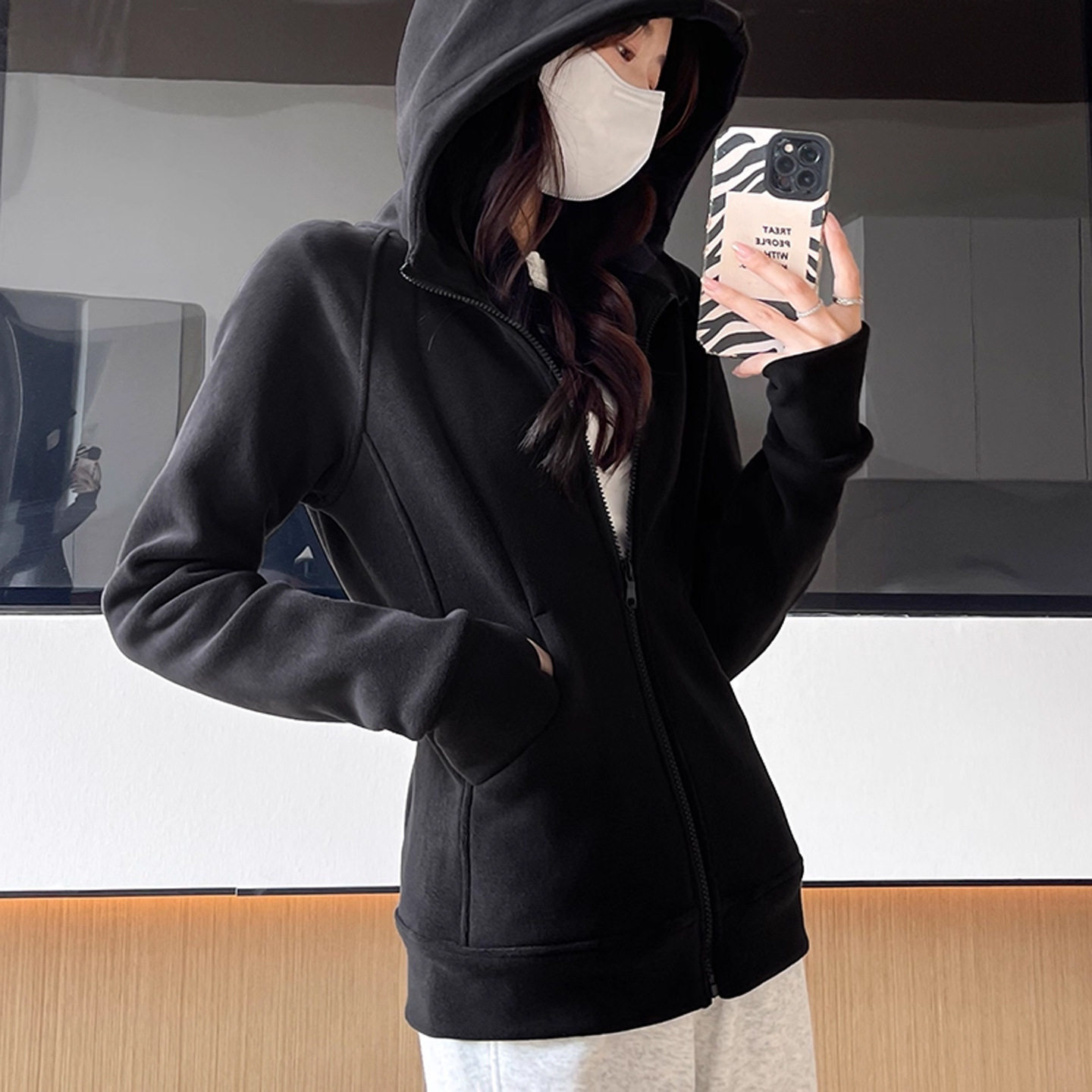 黑色摇粒绒连帽卫衣女款2026新款春秋薄款加厚开衫外套显瘦上衣潮