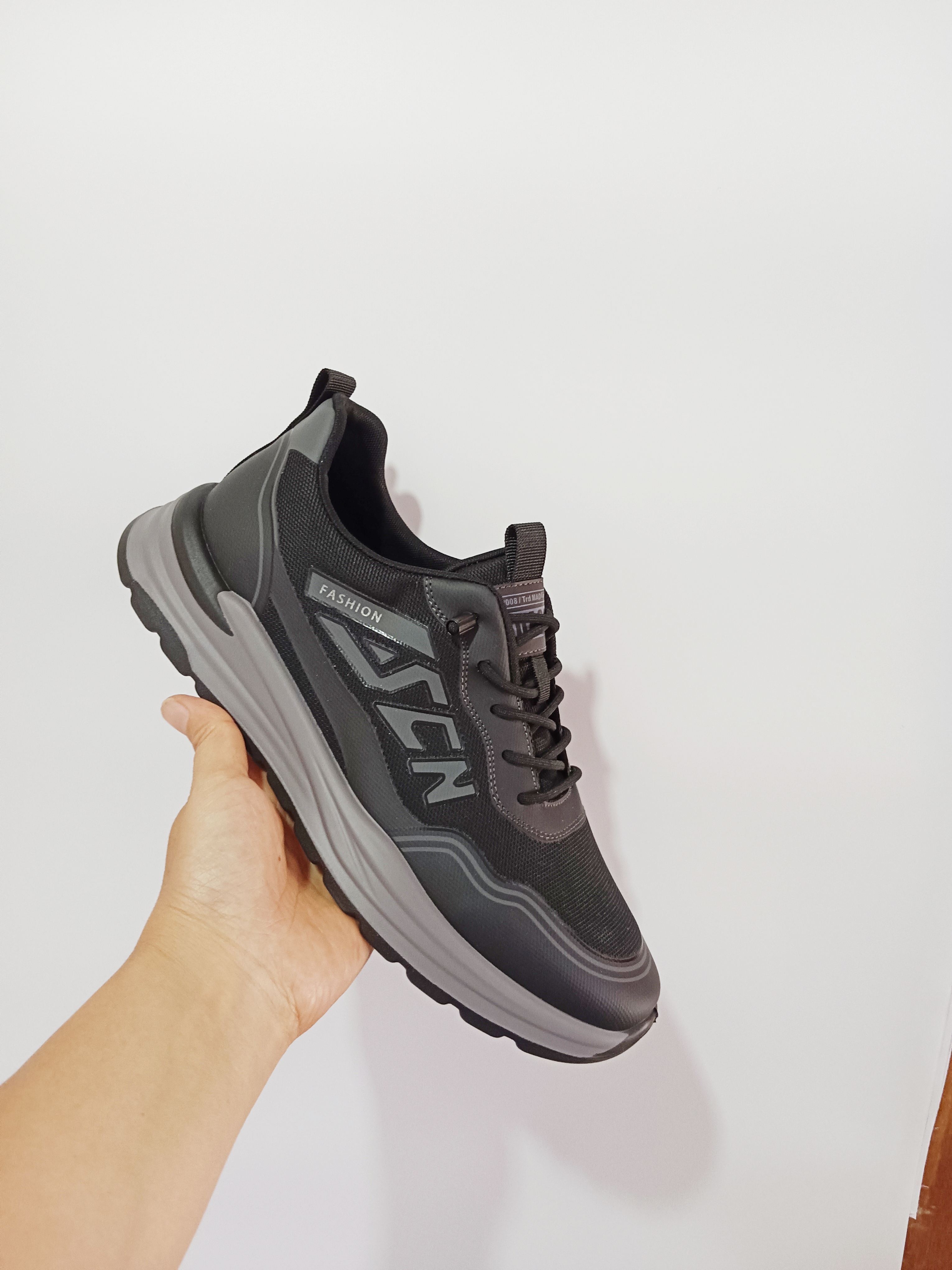 澳杰男鞋2025新款网面半防水橡胶超轻底透气休闲运动鞋舒适健步鞋