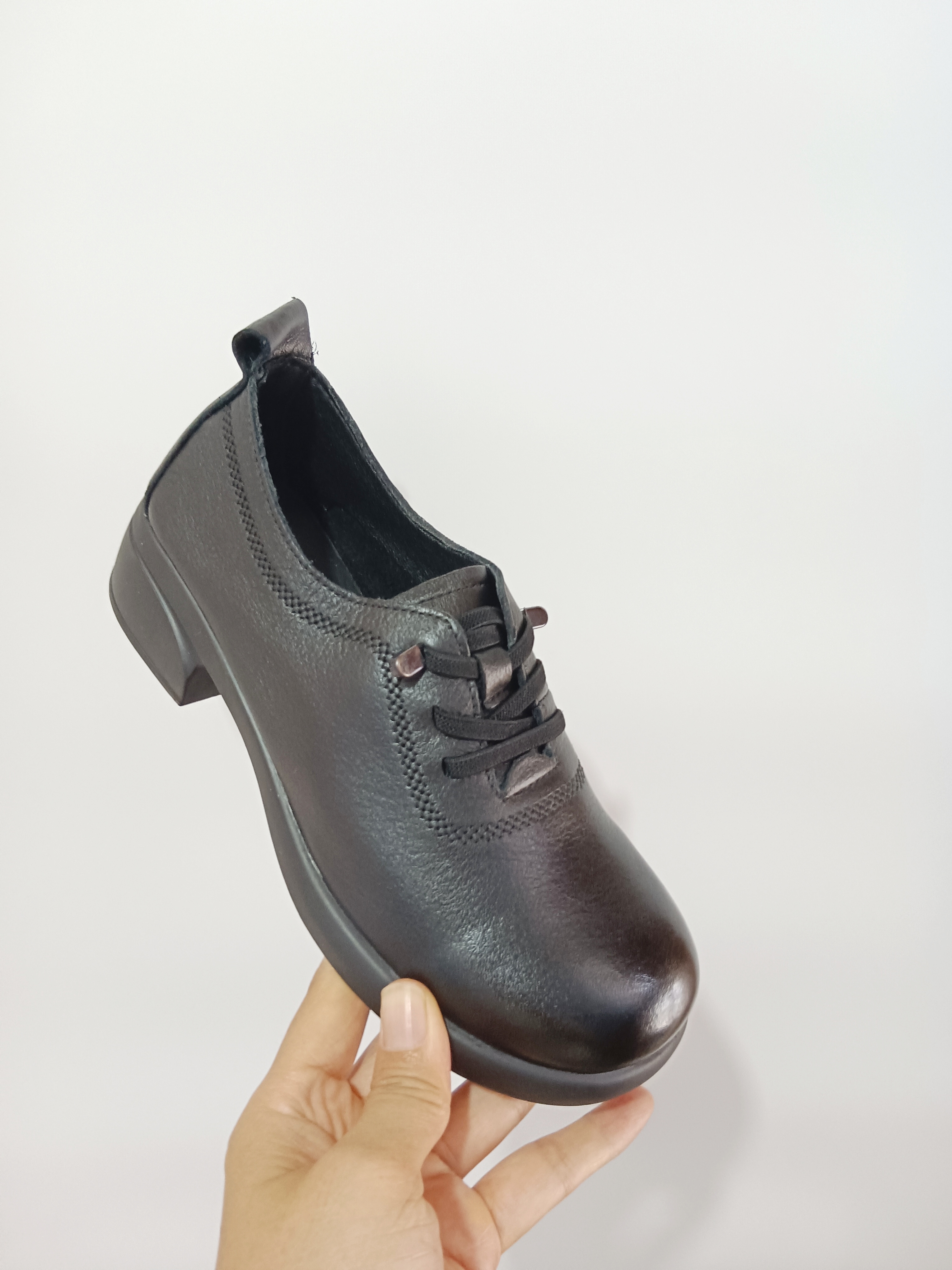 2025新款真皮软底软面防滑透气妈妈鞋中老年女鞋舒适百搭牛皮单鞋