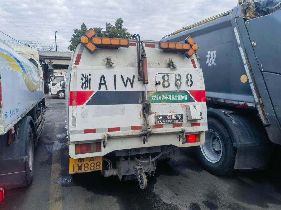 1月27日杭州5辆重（中）型载货专项作业车以及80辆环卫保洁三轮车废旧资产整体打包网络拍卖公告