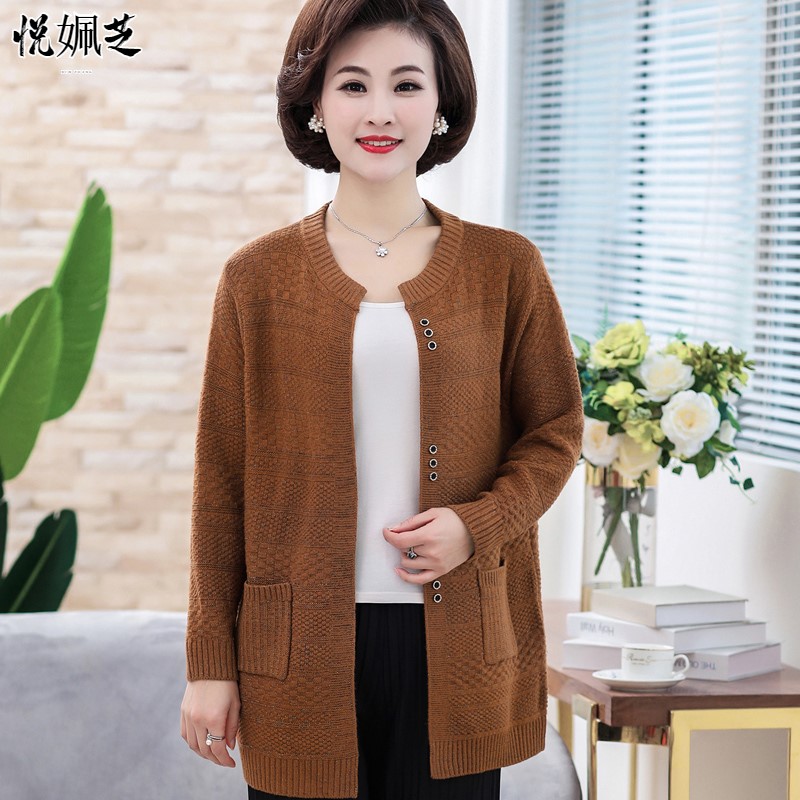 妈妈春装洋气外套2020新款中老年针织衫开衫春秋中长款中年女披肩