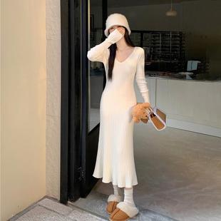 白色领针织毛衣连衣裙女秋冬季大衣内搭打底修身鱼尾长裙小个子