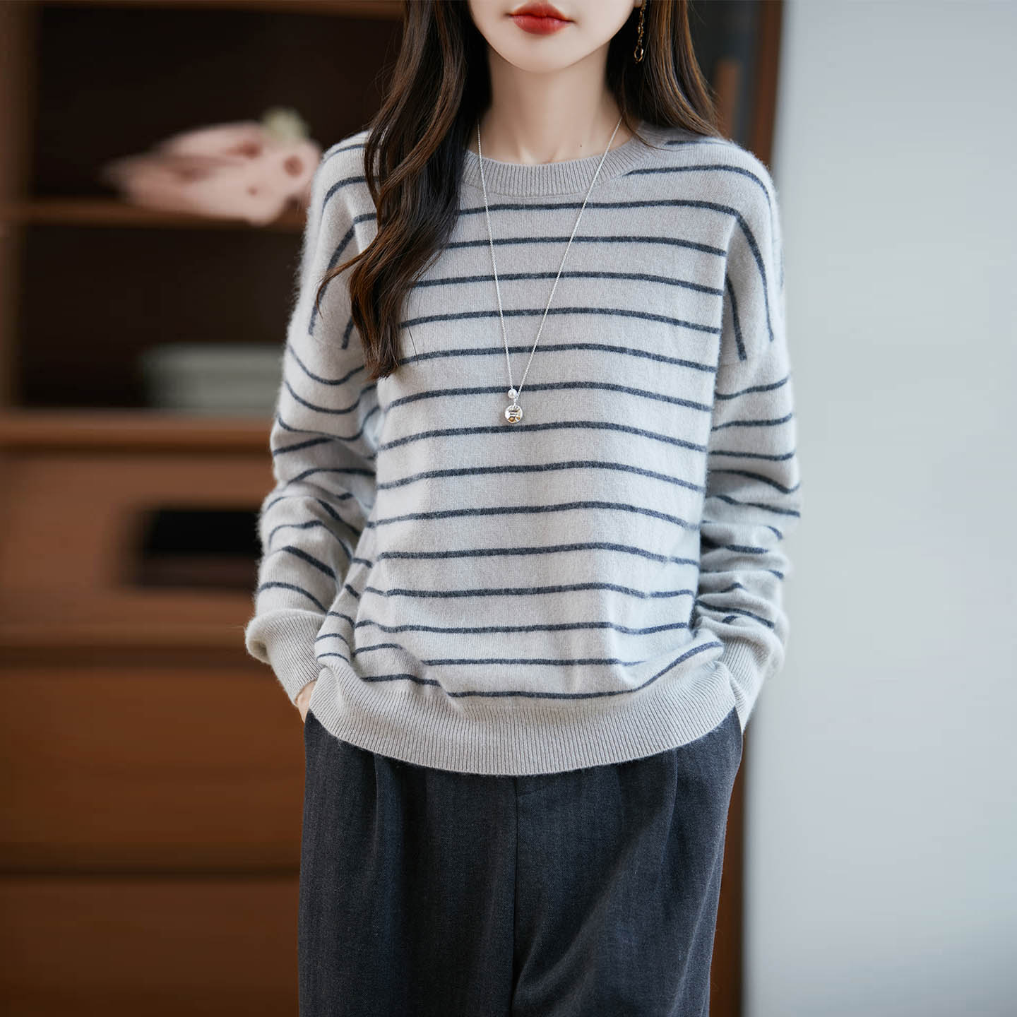 圆领羊毛衫女秋冬落肩袖条纹毛衣