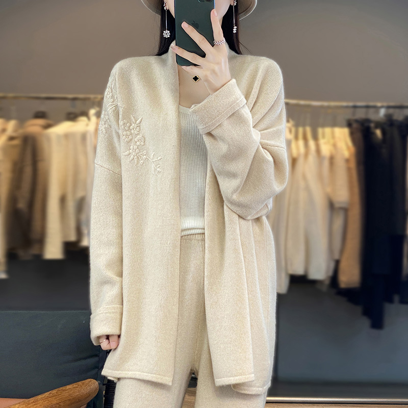 软软的很舒服！重磅刺绣羊毛针织开衫女秋冬外搭保暖长袖披肩外套