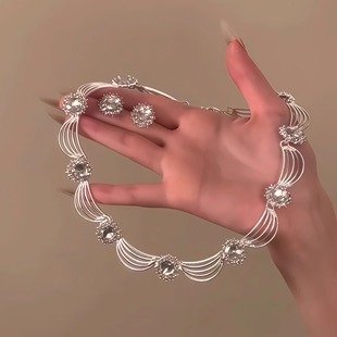 精致美女氛围感瞬间get 饰颈链拎环 重工设计感宝石项链百搭超闪装